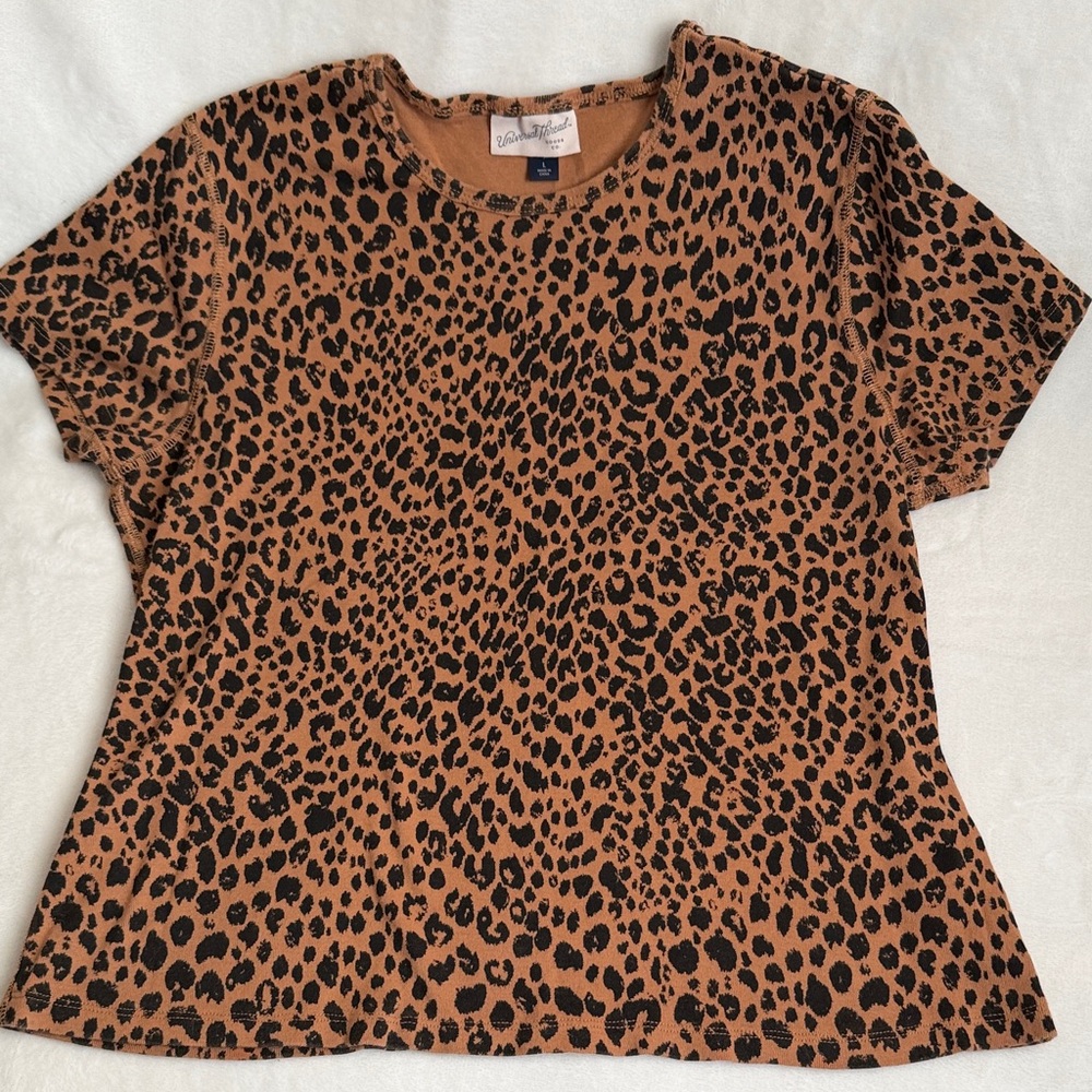 Universal Thread Leopard Print Short Sleeve Tee